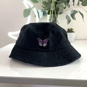 Black bucket hat